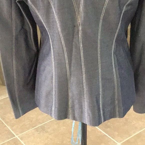 Kenzo Jeans vintage blazer, see closeup of small hole on back, size 44 - Picture 10 of 11